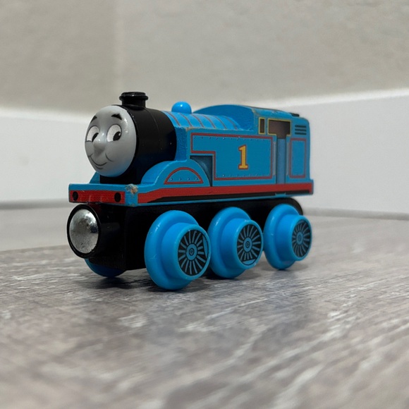 Wooden Thomas - Picture 2 of 8